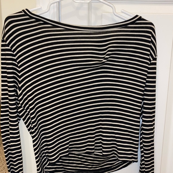 Brandy Melville Cropped Sweater - Picture 1 of 2